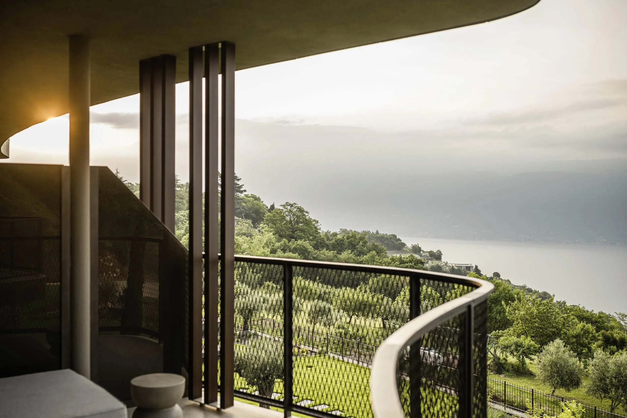Blick vom Zimmerbalkon des Stroblhof Lake Garda auf den Gardasee
